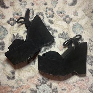 HUGE CHUNKY PLATFORM SANDALS